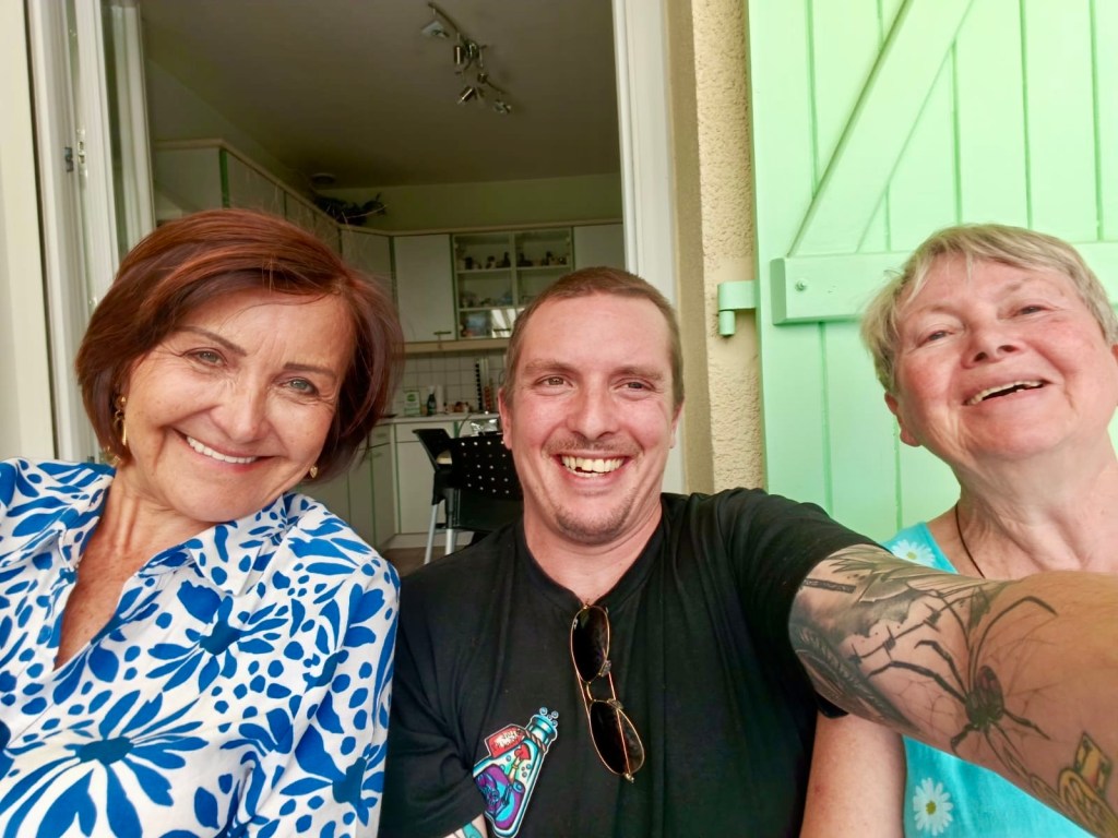 Un précieux moment de complicité avec Nicole et Loïc, à Sainte-Savine, le 6 septembre 2025. Comme l’a si justement dit Loïc : « Ta maman restera éternellement bienveillante dans nos souvenirs. »